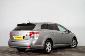 Универсал Toyota Avensis 2009 года, 749000 рублей, Сургут