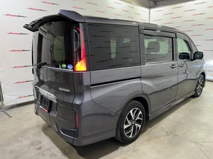 Минивэн Honda Stepwgn Spada 2021 года, 2300000 рублей, Красноярск