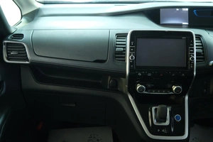 Минивэн Nissan Serena 2018 года, 1909000 рублей, Омск