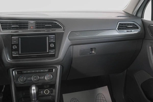 Внедорожник Volkswagen Tiguan 2018 года, 2459000 рублей, Кемерово