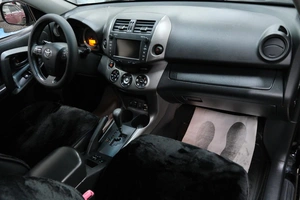 Внедорожник Toyota RAV4 2010 года, 1449000 рублей, Омск