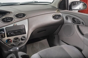 Хетчбэк Ford Focus 2001 года, 229000 рублей, Томск