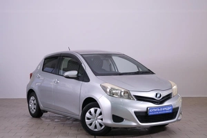 Хетчбэк Toyota Vitz 2014 года, 819000 рублей, Омск