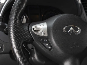 Внедорожник Infiniti QX70 2013 года, 2175000 рублей, Омск