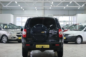 Внедорожник Chevrolet Niva 2010 года, 459000 рублей, Омск