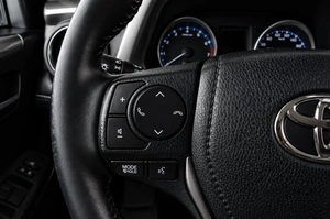 Внедорожник Toyota RAV4 2017 года, 2869000 рублей, Челябинск