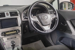 Универсал Toyota Avensis 2012 года, 1399000 рублей, Томск