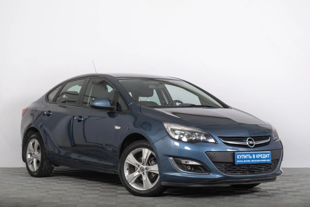 Седан Opel Astra 2012 года, 799000 рублей, Томск