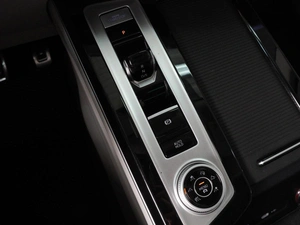 Внедорожник Volkswagen Tavendor 2023 года, 4869000 рублей, Красный Пахарь