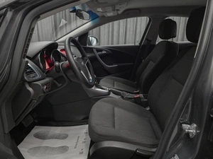 Седан Opel Astra 2013 года, 820000 рублей, Красноярск