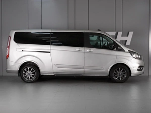 Минивэн Ford Tourneo Custom 2021 года, 4240000 рублей, Красный Пахарь