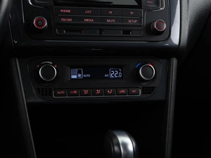 Седан Volkswagen Polo 2020 года, 1346077 рублей, Москва