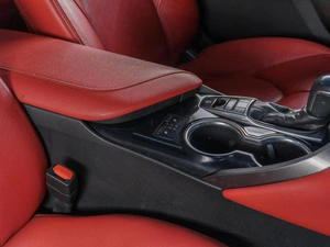 Седан Toyota Camry 2017 года, 2449000 рублей, Сургут