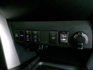 Внедорожник Toyota RAV4 2016 года, 2564700 рублей, Красноярск