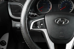 Седан Hyundai Solaris 2016 года, 1329000 рублей, Тюмень