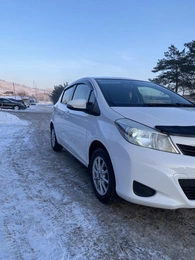 Хетчбэк Toyota Vitz 2013 года, 800000 рублей, Красноярск