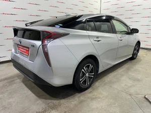 Лифтбек Toyota Prius 2016 года, 1465000 рублей, Красноярск