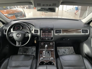 Внедорожник Volkswagen Touareg 2011 года, 1997000 рублей, Солонцы