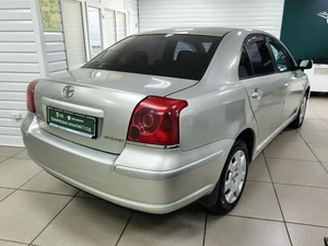 Седан Toyota Avensis 2005 года, 770000 рублей, Ачинск
