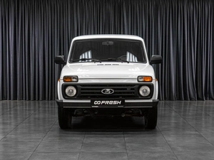 Внедорожник ВАЗ (LADA) 4x4 (Нива) 2018 года, 679000 рублей, Тюмень