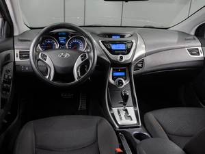 Седан Hyundai Elantra 2012 года, 989000 рублей, Тюмень