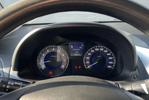 Седан Hyundai Solaris 2013 года, 800000 рублей, Солонцы