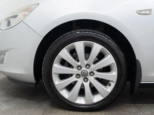 Хетчбэк Opel Astra 2012 года, 825000 рублей, Красноярск