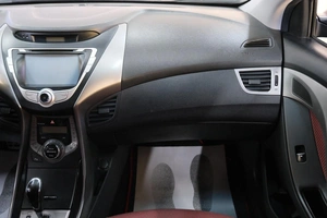 Седан Hyundai Elantra 2012 года, 899000 рублей, Омск