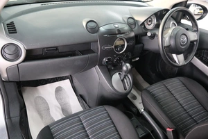 Хетчбэк Mazda Demio 2009 года, 689000 рублей, Омск