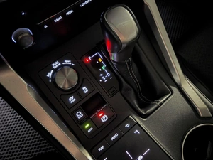 Внедорожник Lexus NX 2018 года, 3199000 рублей, Санкт-Петербург