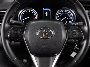 Седан Toyota Camry 2017 года, 2250000 рублей, Тюмень