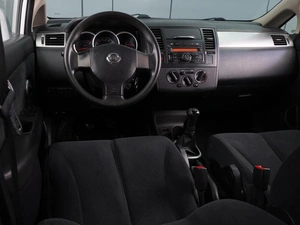 Хетчбэк Nissan Tiida 2011 года, 574000 рублей, Воронеж
