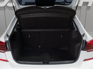 Лифтбек Volkswagen Polo 2022 года, 1699000 рублей, Тюмень