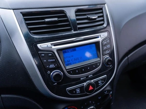 Седан Hyundai Solaris 2013 года, 819000 рублей, Саратов