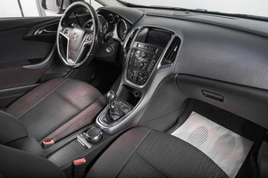 Хетчбэк Opel Astra 2011 года, 699000 рублей, Томск