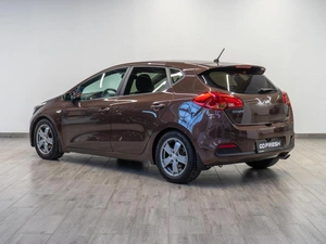 Хетчбэк Kia Ceed 2012 года, 939000 рублей, Саратов