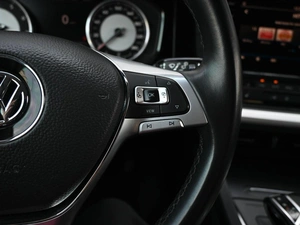 Внедорожник Volkswagen Touareg 2019 года, 3899000 рублей, Кирилловка
