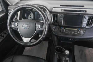 Внедорожник Toyota RAV4 2019 года, 2979000 рублей, Кемерово
