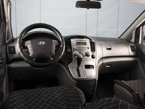 Минивэн Hyundai H-1 2013 года, 1900000 рублей, Омск