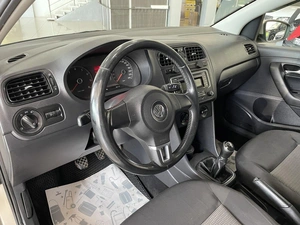 Седан Volkswagen Polo 2013 года, 747000 рублей, Солонцы