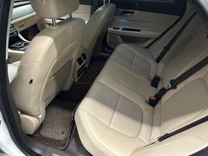 Седан Jaguar XF 2017 года, 2600000 рублей, Красноярск
