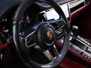 Внедорожник Porsche Macan Turbo 2014 года, 2699982 рублей, Москва