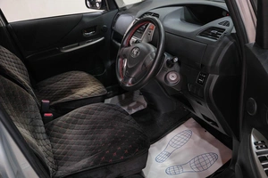 Хетчбэк Toyota Ractis 2009 года, 699000 рублей, Новокузнецк