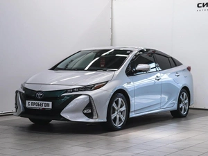 Лифтбек Toyota Prius 2017 года, 2080000 рублей, Красноярск