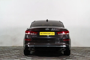 Седан Kia Optima 2018 года, 2379000 рублей, Сургут