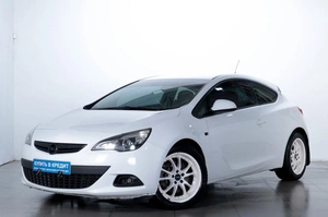 Хетчбэк Opel Astra GTC 2012 года, 799000 рублей, Челябинск