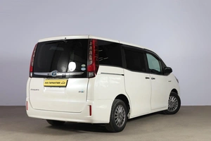 Минивэн Toyota Esquire 2015 года, 2199000 рублей, Новосибирск