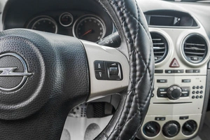 Хетчбэк Opel Corsa 2006 года, 299000 рублей, Барнаул