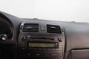 Седан Toyota Avensis 2009 года, 949000 рублей, Челябинск
