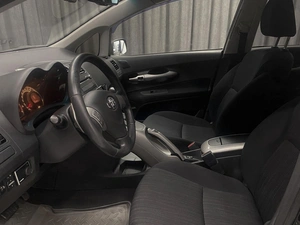 Хетчбэк Toyota Auris 2008 года, 749000 рублей, Красноярск
